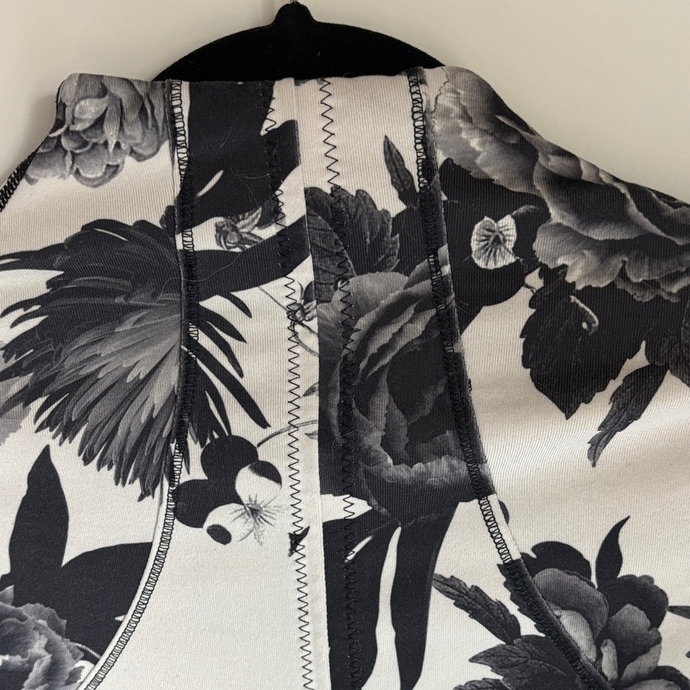 lululemon athletica Monochrome Floral Utility Jacket - Picture 7 of 9